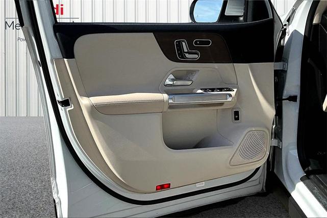 Photo of 2023 White Mercedes-Benz GLB 250