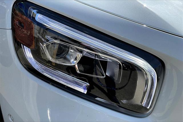 Photo of 2023 White Mercedes-Benz GLB 250