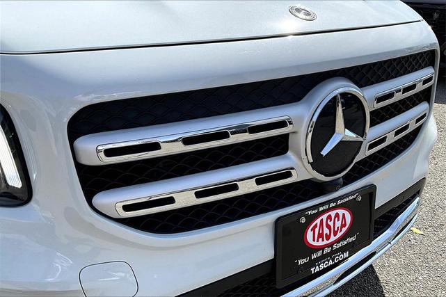 Photo of 2023 White Mercedes-Benz GLB 250