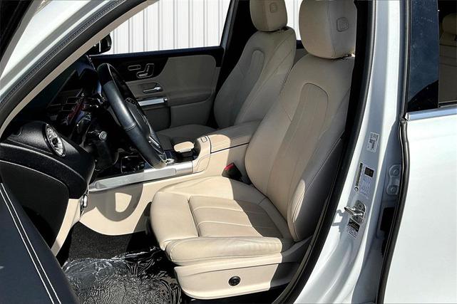 Photo of 2023 White Mercedes-Benz GLB 250