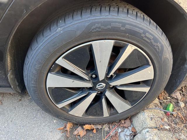 Photo of 2019 Super Black Nissan Altima