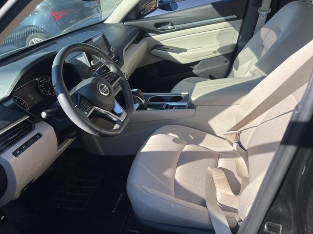 Photo of 2019 Super Black Nissan Altima