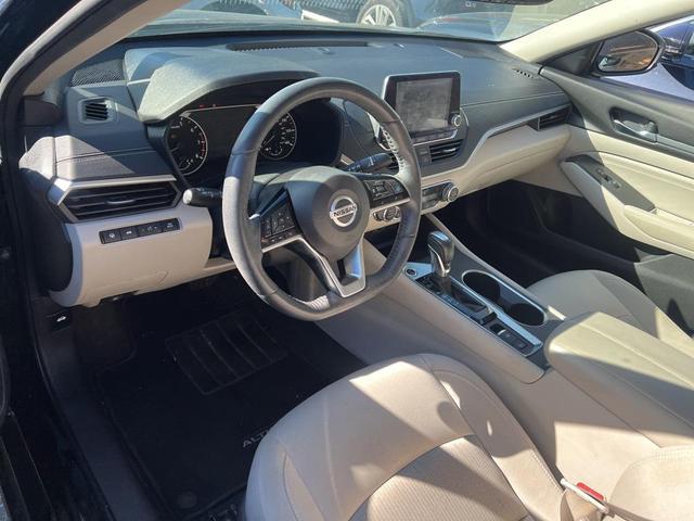 Photo of 2019 Super Black Nissan Altima