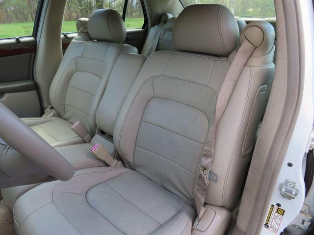 Photo of 2005 Light Platinum Cadillac DeVille