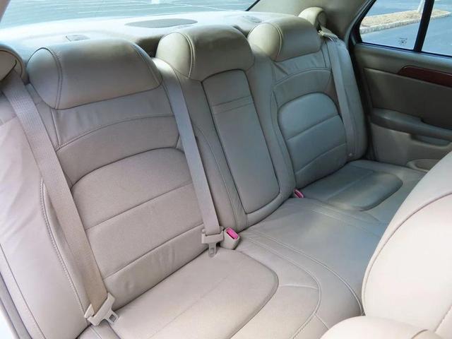 Photo of 2005 Light Platinum Cadillac DeVille