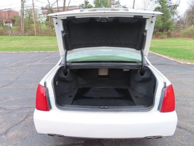 Photo of 2005 Light Platinum Cadillac DeVille