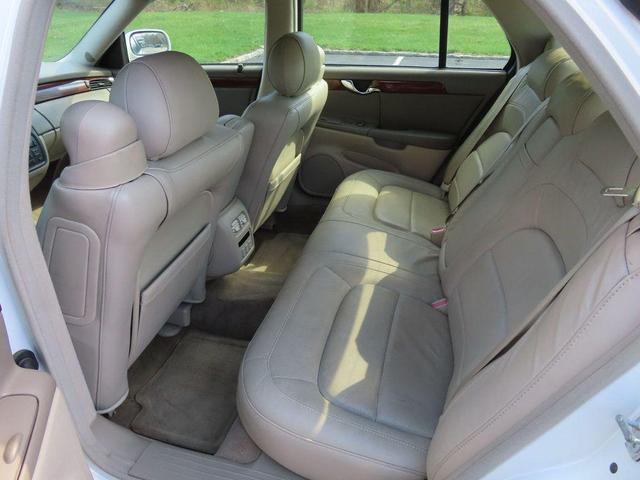 Photo of 2005 Light Platinum Cadillac DeVille