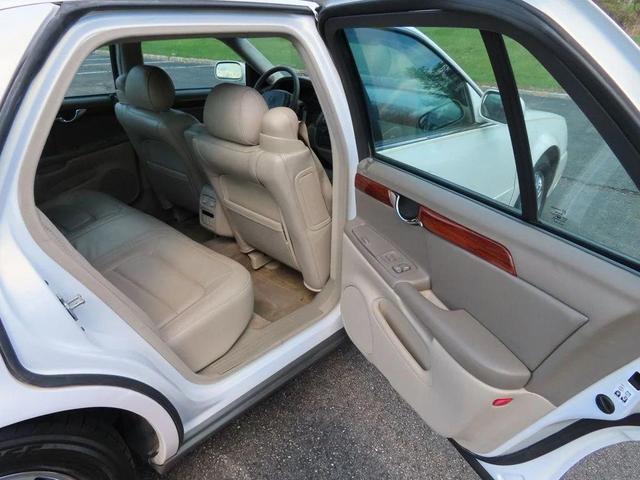 Photo of 2005 Light Platinum Cadillac DeVille