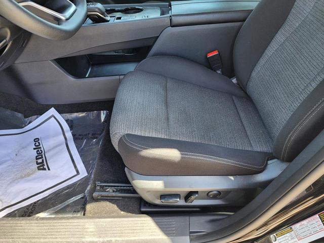 Photo of 2023 Super Black Nissan Rogue