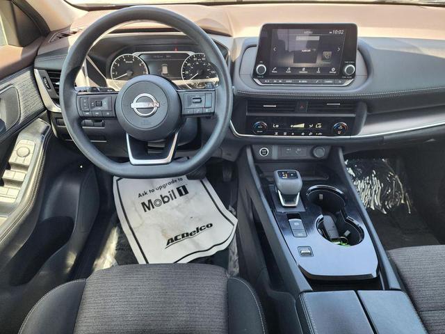 Photo of 2023 Super Black Nissan Rogue