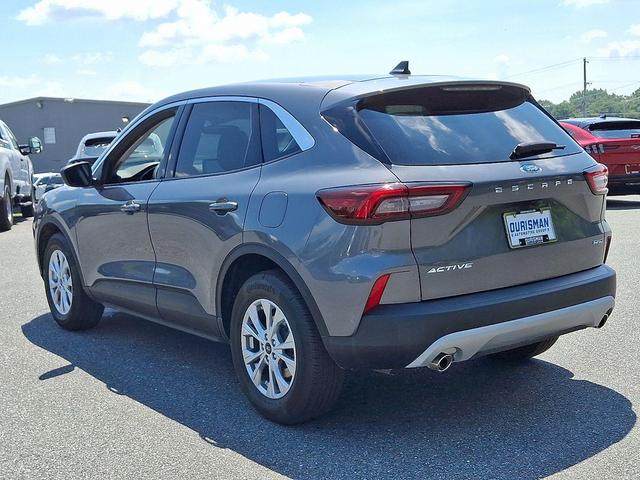 Photo of 2023 Carbonized Gray Metallic Ford Escape