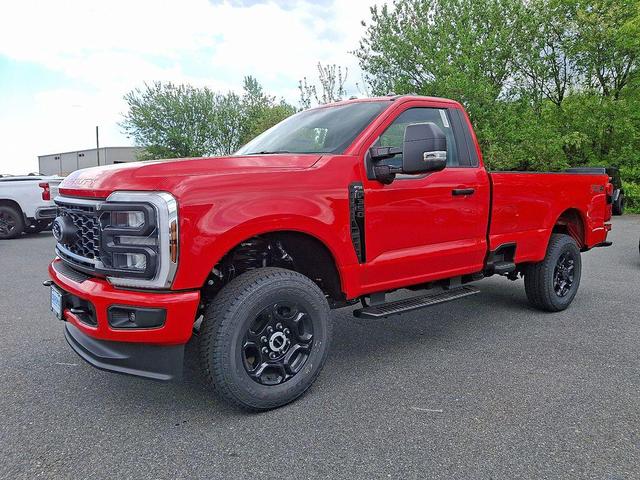Photo of 2025 Race Red Ford F-350
