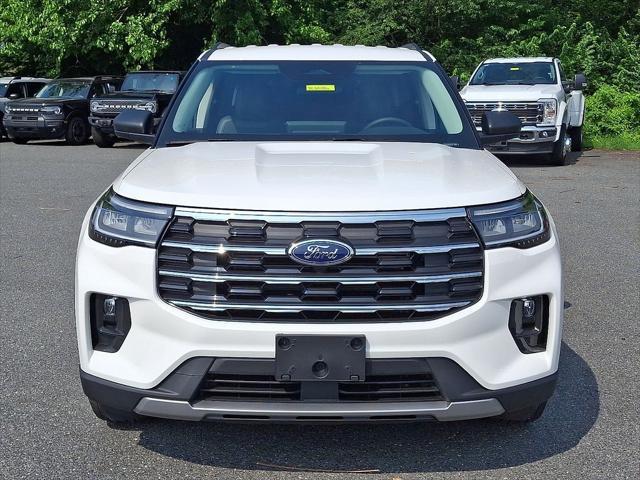 Photo of 2025 Star White Metallic Tri-Coat Ford Explorer