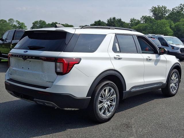 Photo of 2025 Star White Metallic Tri-Coat Ford Explorer