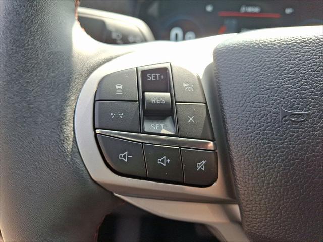 Photo of 2025 Star White Metallic Tri-Coat Ford Explorer