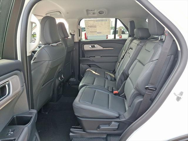Photo of 2025 Star White Metallic Tri-Coat Ford Explorer
