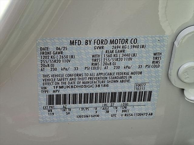 Photo of 2025 Star White Metallic Tri-Coat Ford Explorer