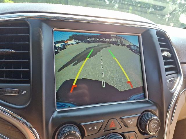 Photo of 2018 Walnut Brown Metallic Clearcoat Jeep Grand Cherokee