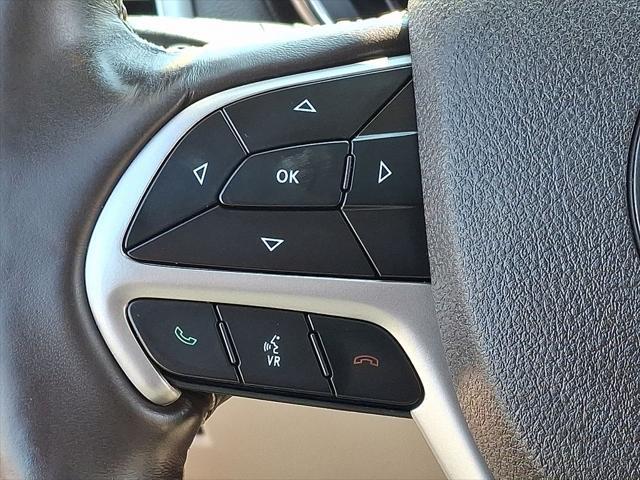 Photo of 2018 Walnut Brown Metallic Clearcoat Jeep Grand Cherokee