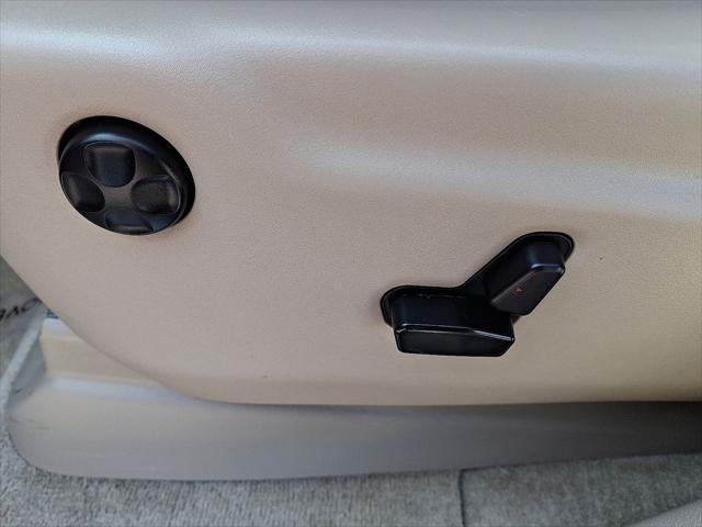 Photo of 2018 Walnut Brown Metallic Clearcoat Jeep Grand Cherokee