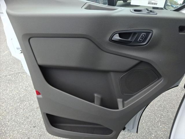 Photo of 2025 Oxford White Ford Transit-150
