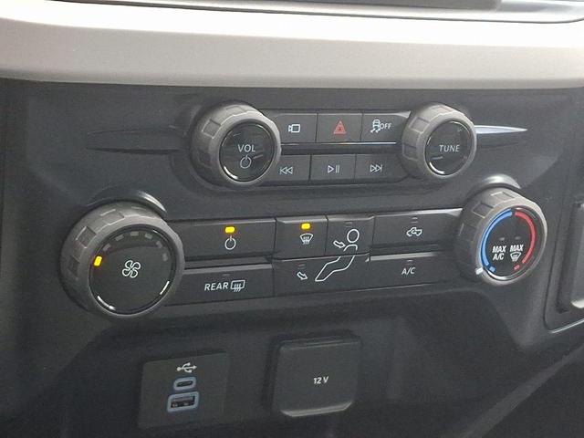 Photo of 2025 Oxford White Ford F-350