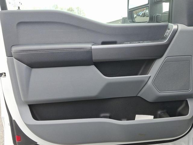 Photo of 2025 Oxford White Ford F-350