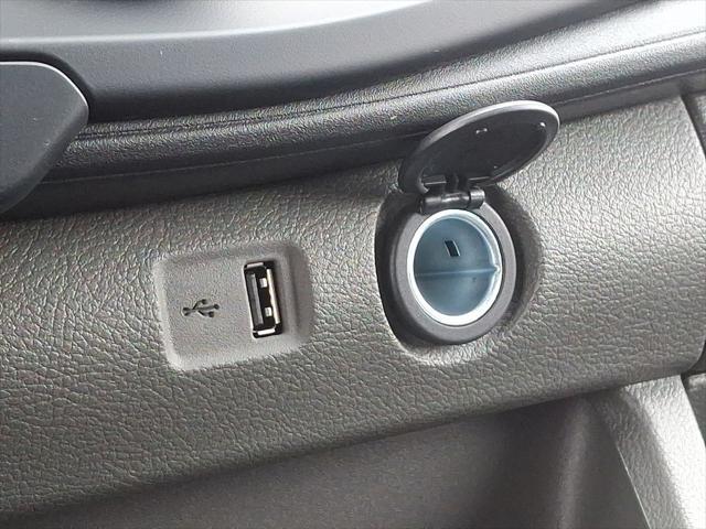 Photo of 2025 Oxford White Ford Transit-350
