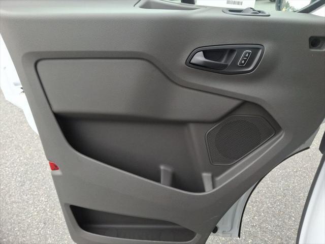 Photo of 2025 Oxford White Ford Transit-350