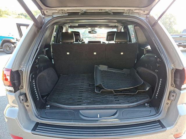 Photo of 2020 Diamond Black Crystal Pearlcoat Jeep Grand Cherokee