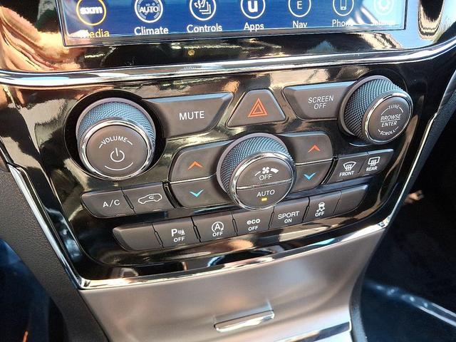 Photo of 2020 Diamond Black Crystal Pearlcoat Jeep Grand Cherokee