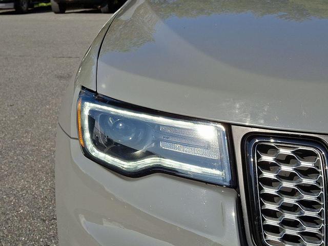 Photo of 2020 Diamond Black Crystal Pearlcoat Jeep Grand Cherokee