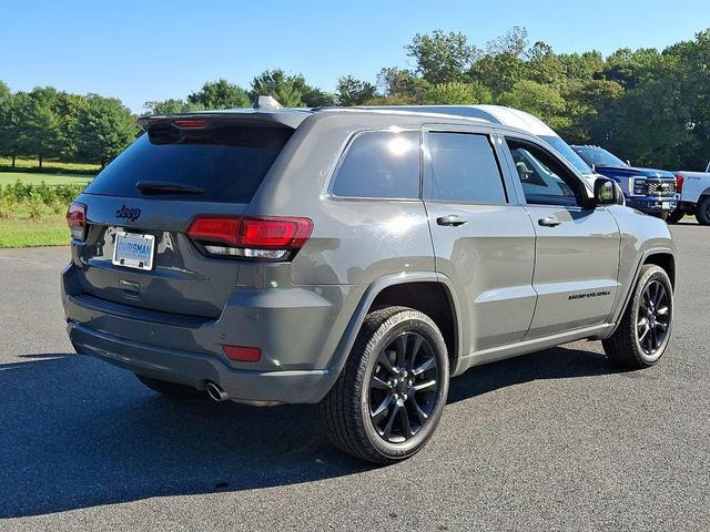 Photo of 2020 Diamond Black Crystal Pearlcoat Jeep Grand Cherokee