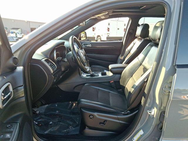Photo of 2020 Diamond Black Crystal Pearlcoat Jeep Grand Cherokee
