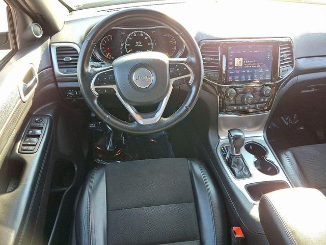 Photo of 2020 Diamond Black Crystal Pearlcoat Jeep Grand Cherokee