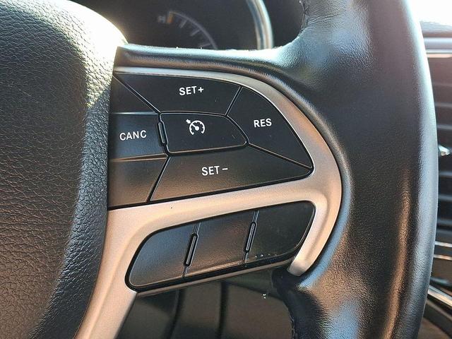 Photo of 2020 Diamond Black Crystal Pearlcoat Jeep Grand Cherokee
