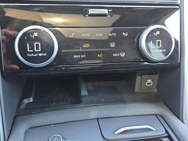 Photo of 2025 Santorini Black Land Rover Discovery