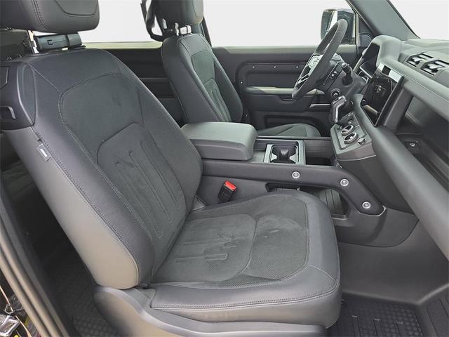 Photo of 2024 Santorini Black Land Rover Defender