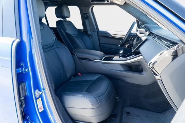 Photo of 2025 Velocity Blue SV Bespoke Ultra Metallic Gloss Land Rover Range Rover Sport