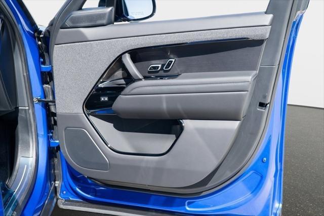 Photo of 2025 Velocity Blue SV Bespoke Ultra Metallic Gloss Land Rover Range Rover Sport