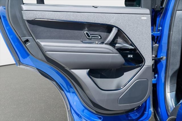 Photo of 2025 Velocity Blue SV Bespoke Ultra Metallic Gloss Land Rover Range Rover Sport