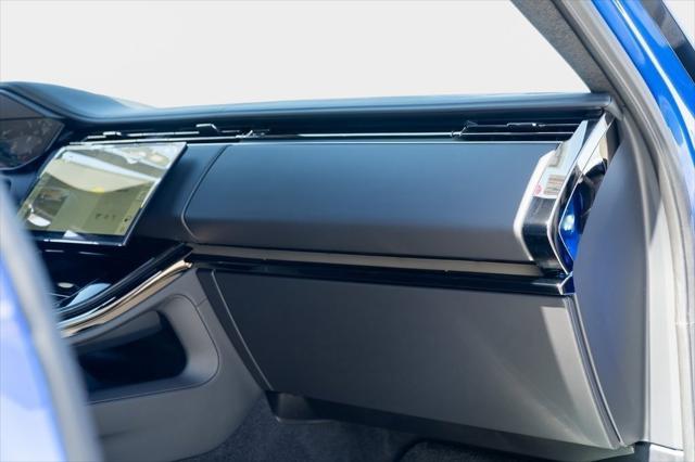 Photo of 2025 Velocity Blue SV Bespoke Ultra Metallic Gloss Land Rover Range Rover Sport