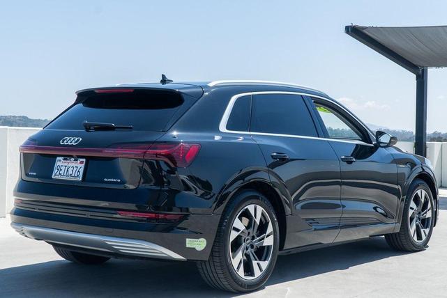 Photo of 2022 Mythos Black Metallic Audi e-tron
