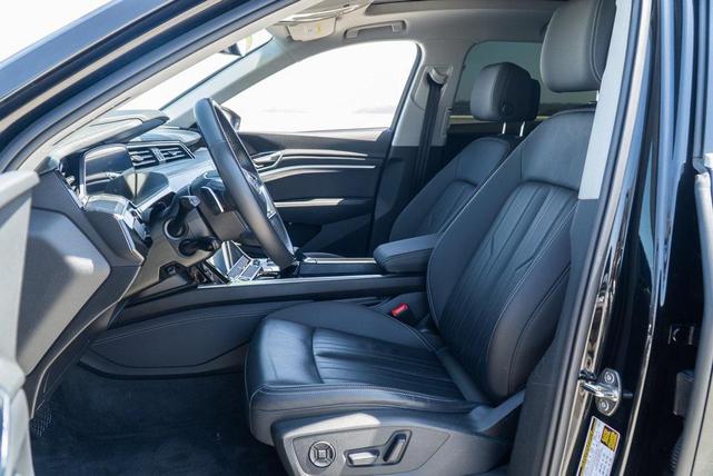 Photo of 2022 Mythos Black Metallic Audi e-tron