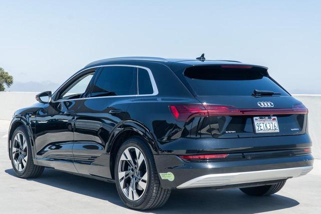 Photo of 2022 Mythos Black Metallic Audi e-tron