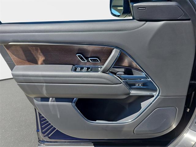 Photo of 2023 Varesine Blue Metallic Land Rover Range Rover