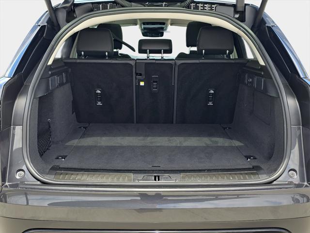 Photo of 2024 Carpathian Gray Premium Metallic Land Rover Range Rover Velar