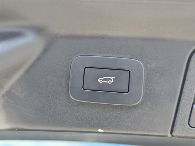 Photo of 2024 Carpathian Gray Premium Metallic Land Rover Range Rover Velar