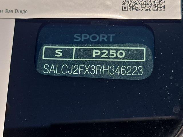 Photo of 2024 Fuji White Land Rover Discovery Sport