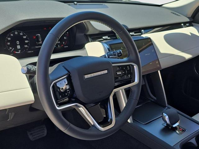 Photo of 2024 Fuji White Land Rover Discovery Sport